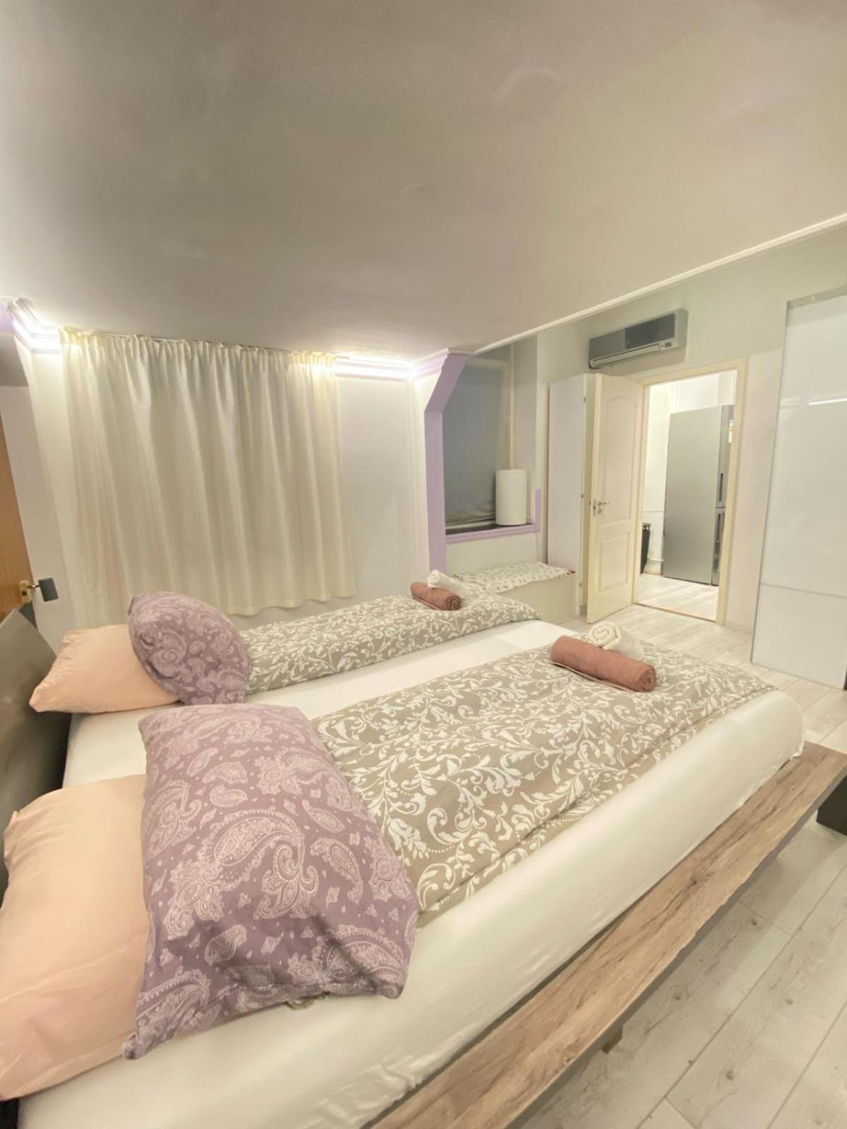 Yes, Yes! Lovely Apartment Good Amenities Budapest Center Exterior foto